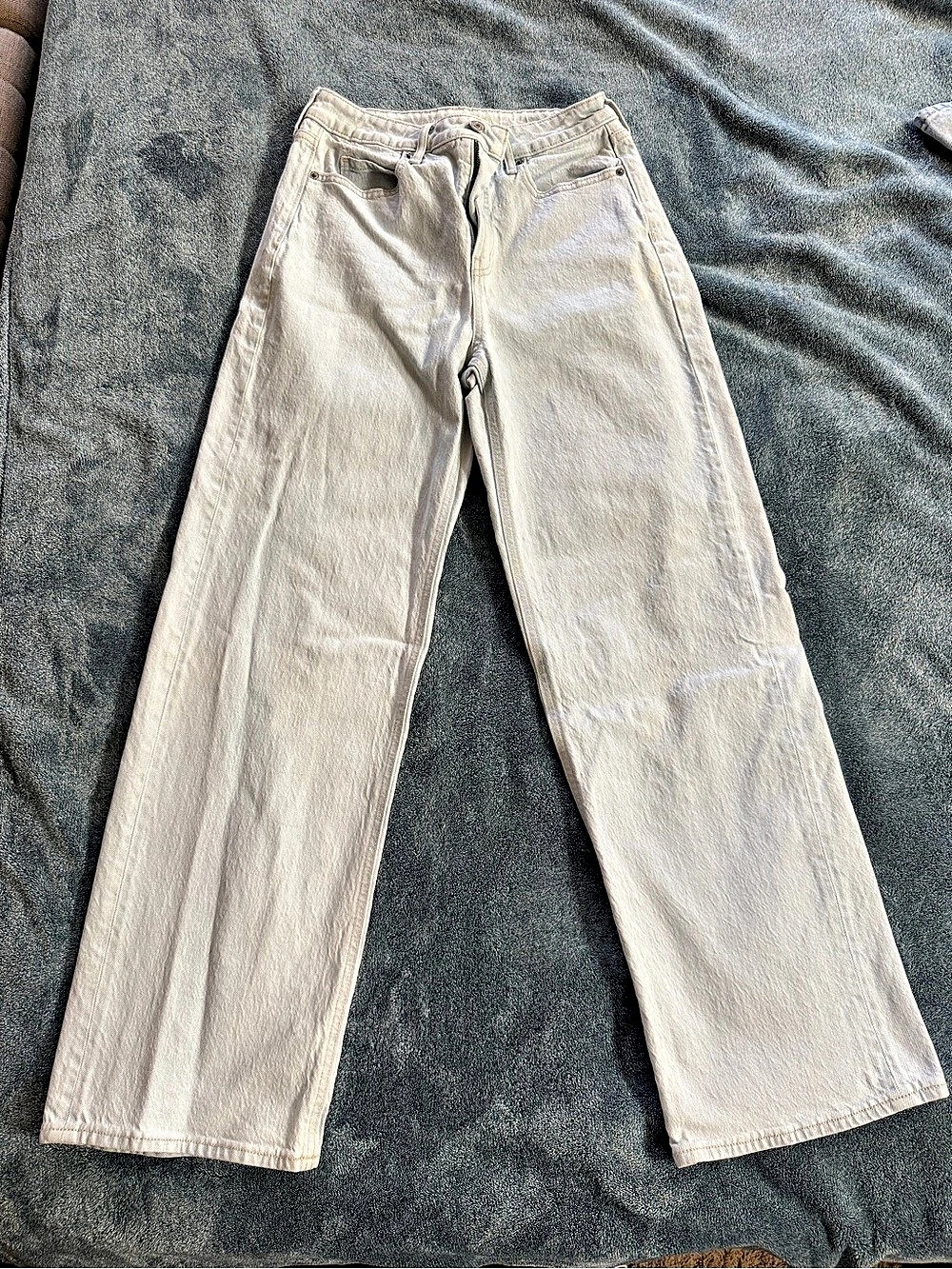 Old Navy Extra High-Waisted Sky-Hi Wide-Leg Jeans in White
